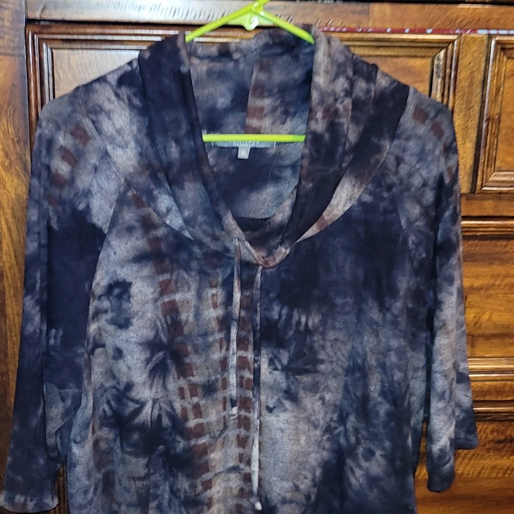 🖤Coin 1804 Gorgeous soft women's tie dye 3/4 sleeve. Cowl neck SZ XLG!!!🖤